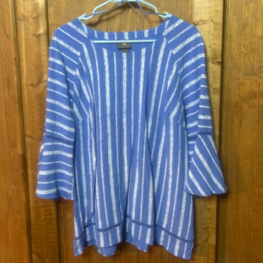 Women’s dress blouses/tops